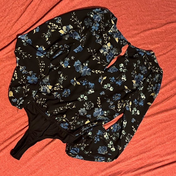 ❤️Trixxi One Piece - Picture 6 of 6